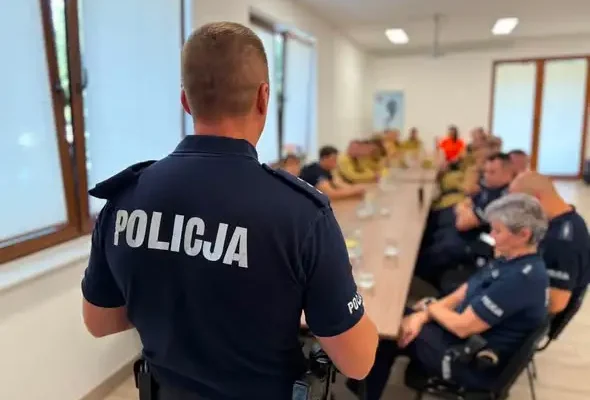 Ćwiczenia służb w powiecie kolneńskim: pozorowana akcja poszukiwawcza nad rzeką