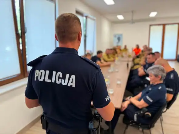 Ćwiczenia służb w powiecie kolneńskim: pozorowana akcja poszukiwawcza nad rzeką