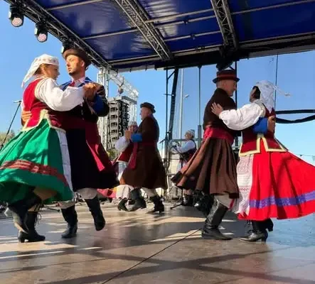 Turoślanie zaprezentowali folklor kurpiowski na II Regionalnym Dniu Folkloru