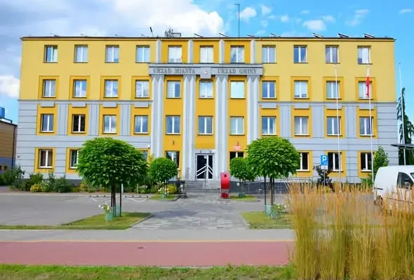 Kolno: Urząd Miasta z windą dla osób z niepełnosprawnościami