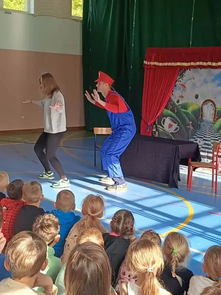Uczniowie z Grabowa wzięli udział w spektaklu o empatii i higienie cyfrowej
