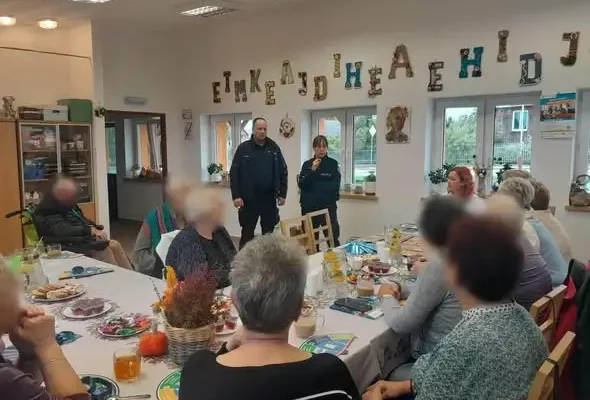 Kolno: Policja, ZUS i Sanepid uczą seniorów, jak nie dać się oszukać