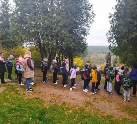 Uczniowie klas I–III odkrywali kurpiowską tradycję w nowogrodzkim skansenie